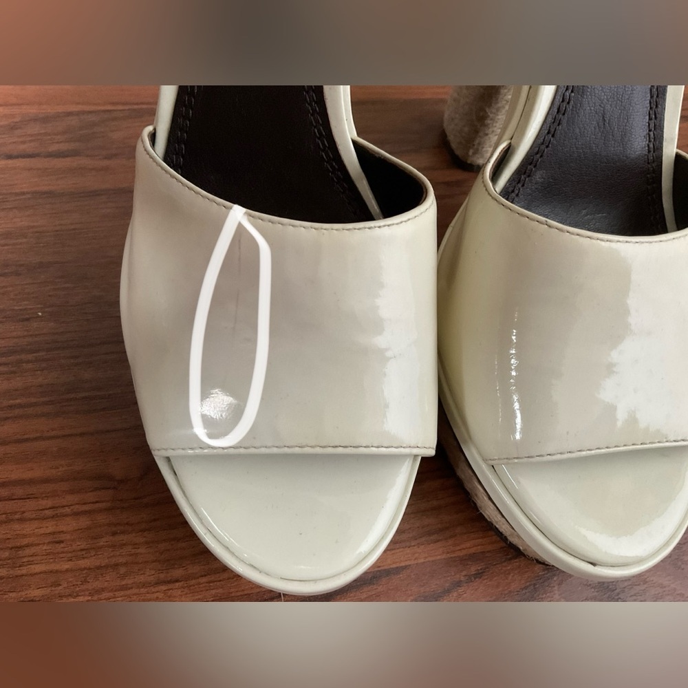 Tory Burch Brown and Cream Platform Shoes with Sophisticated Style - Picture 8 of 11